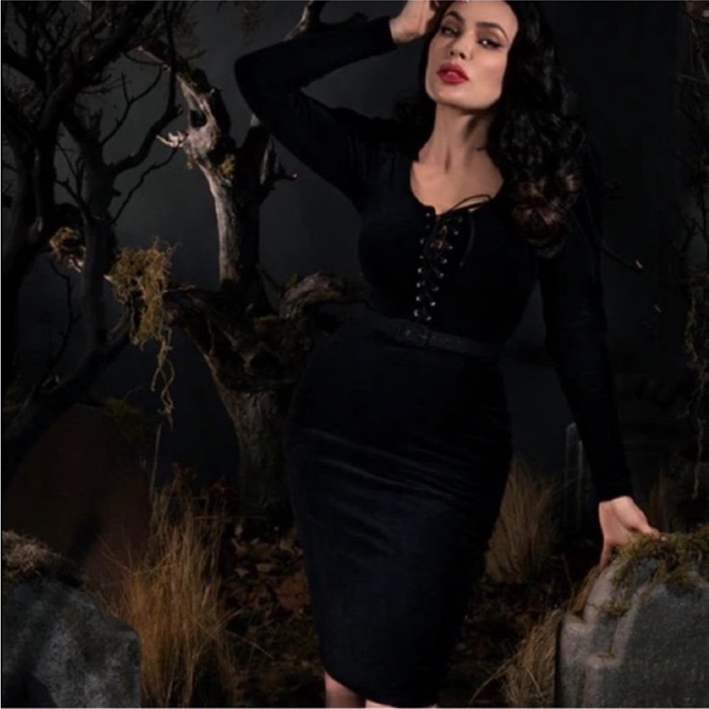 La Femme en Noir- Sleepy Hollow Gothic Tales Black Velour Wiggle Dress Size S - Picture 2 of 6
